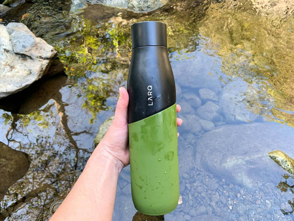 This Self-Cleaning Bottle Uses UV Light to Purify Your Water