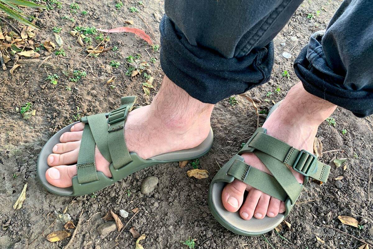 Chaco toe strap hot sale keeps tightening