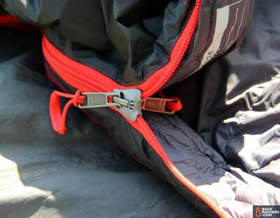 REI-Igneo-17-review-main-zipper