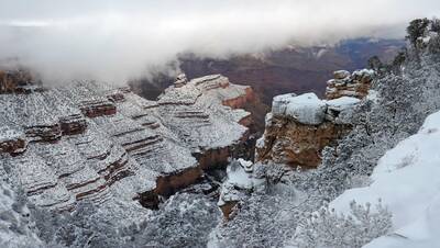 winter hiking in the grand canyon featured