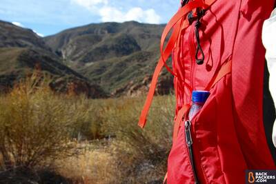 arcteryx-altra-65-water-bottle-pocket