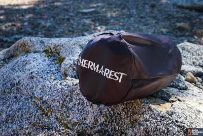Therm-a-Rest-NeoAir-XLite-review-logo-shot-and-pad-on-ground