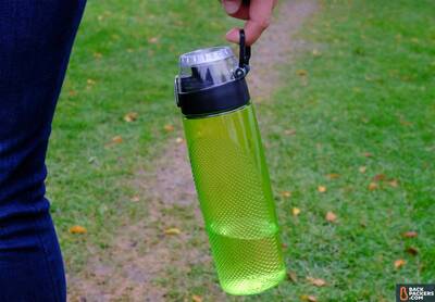 Thermos-Hydration-Bottle-review-carabiner-loop