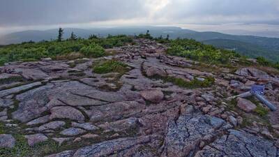 south ridge trail cadillac mountain summit pink granite