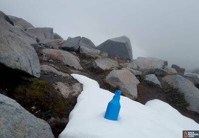 MiiR-Vacuum-Insulated-Bottle-review-stuck-in-snow-2