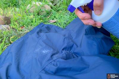 how-to-use-waterproofing-spray-featured