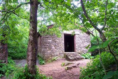 blood mountain loop appalachian trail hut