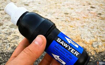 Sawyer-Squeeze-Water-Filter-unit-with-cap