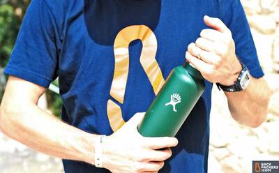 Hydro-Flask-24-oz-Bottle-review-holding-bottle