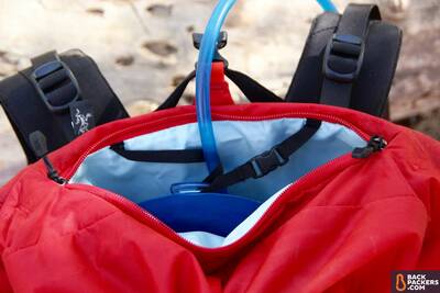 arcteryx-altra-65-hydration-bladder-zippered-pocket