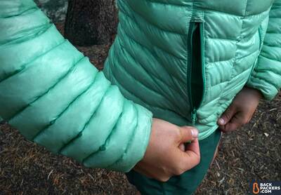 Mountain-Hardwear-Ghost-Whisperer-Hooded-review-zippered-pocket