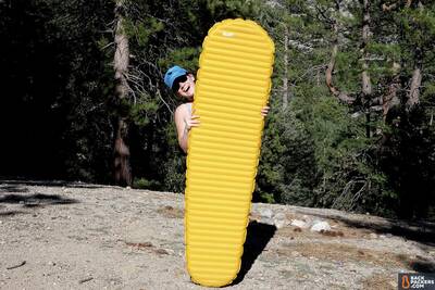 Therm-a-Rest-NeoAir-XLite-review-mummy-shape-carrying-pad-2