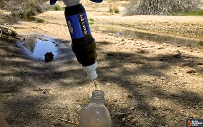 Sawyer-Squeeze-Water-Filter-review-filtering