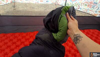 REI-Trail-Pod-29-review-pulling-out-the-bag