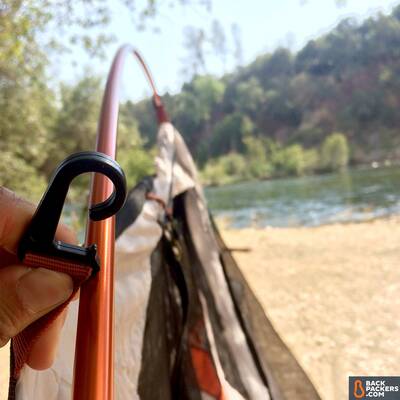 Alps-Mountaineering-Lynx-4-review-pole-clips