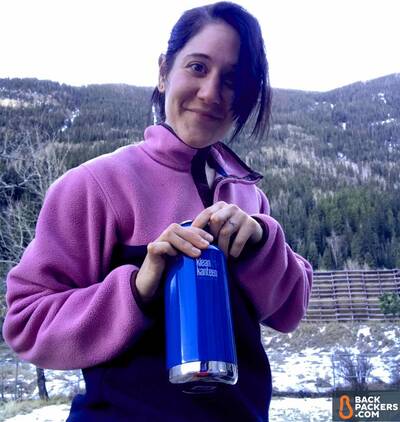 Klean-Kanteen-Insulated-Classic-32oz-review-holding-bottle