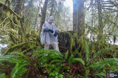 Best-Rain-Ponchos-adjusting-ventilation