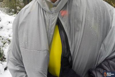 Best-Rain-Ponchos-main-zipper-ventilation-perma-closed-at-neck