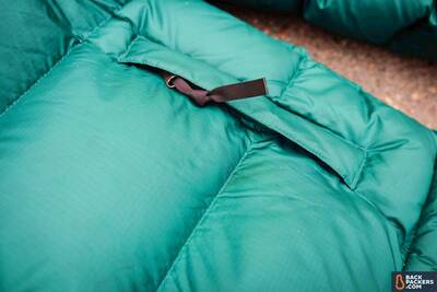 The-North-Face-Nuptse-zippered-hand-pocket-pull
