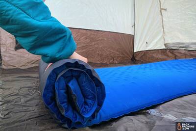 Therm-a-Rest Luxury Map review rolling up 1