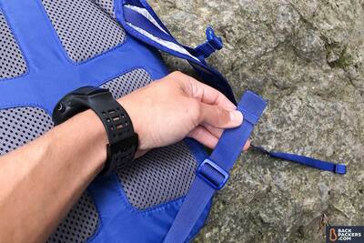 REI-Flash-22-review-hip-belt-strap