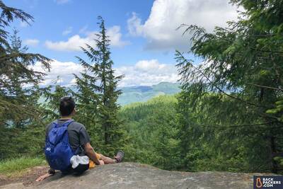 best day packs REI-Flash-22-review-resting-with-view
