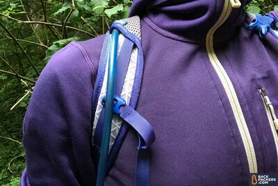 rei-flash-22-hydration-hose-2