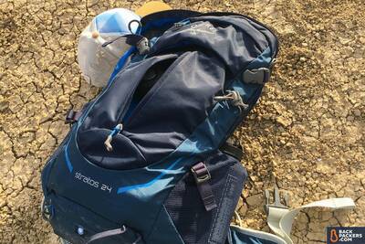 Osprey-Stratos-24-water-bottle-holder