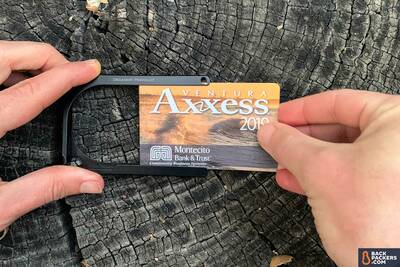 Decadent-Minimalist-Wallet-sliding-in