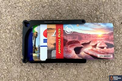 Decadent-Minimalist-Wallet-with-six-cards-