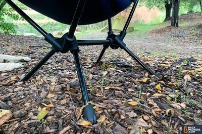 REI-Flexlite-Camp-Dreamer-rubber-feet-to-stay-in-place