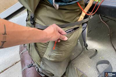 Kelty-Coyote-85-exterior-side-pocket