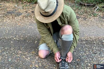 Sockwell-Ascend-II-tying-shoes-hat