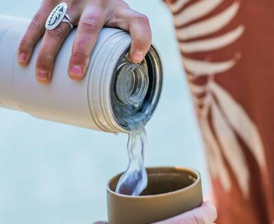 HiBear Design Co all-day adventure flask pour 2