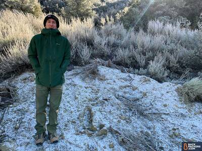 Cortazu-Mountain-Hard-Shell-bundled-up