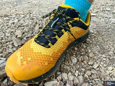 Merrell-Honey-Stinger-laces-and-honeycomb-pattern