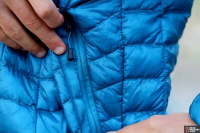 the-north-face-thermoball-hoodie-review-hand-pocket-zipper