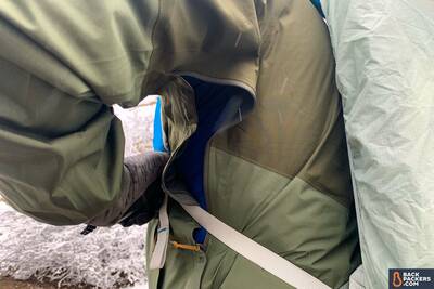 Outdoor-Research-Foray-review-side-zipper