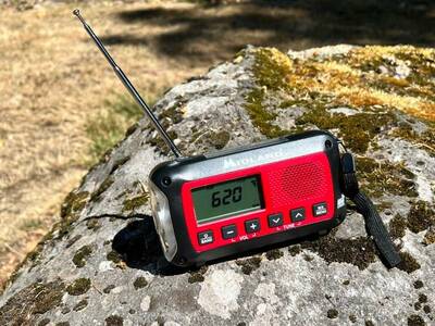 Gear Report: Midland ER40 Emergency Crank Radio | Backpackers.com